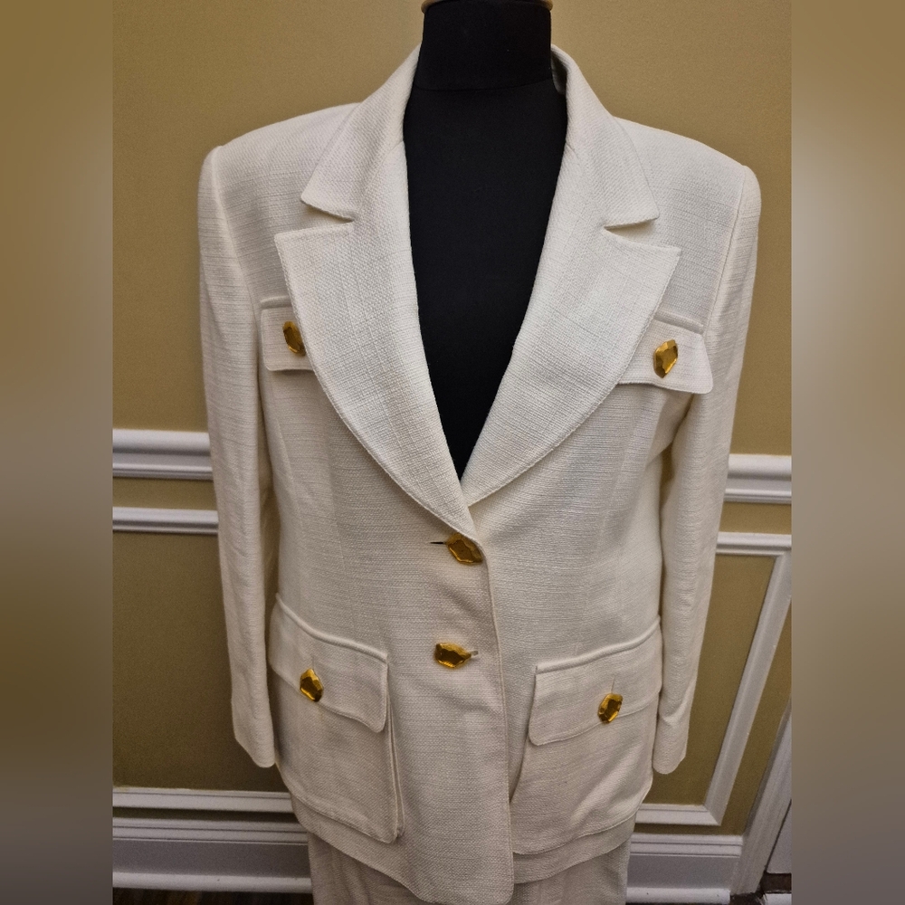 Guy Laroache Elegant Cream Blazer with Gold Buttons Size 14